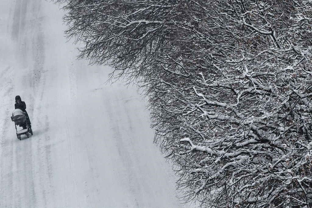 Tuyết rơi dày nhất thế kỷ, Moscow chìm trong mùa đông trắng xóa